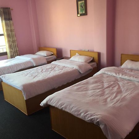 Obey Guest House Pokhara Esterno foto