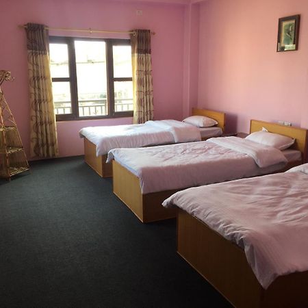 Obey Guest House Pokhara Esterno foto