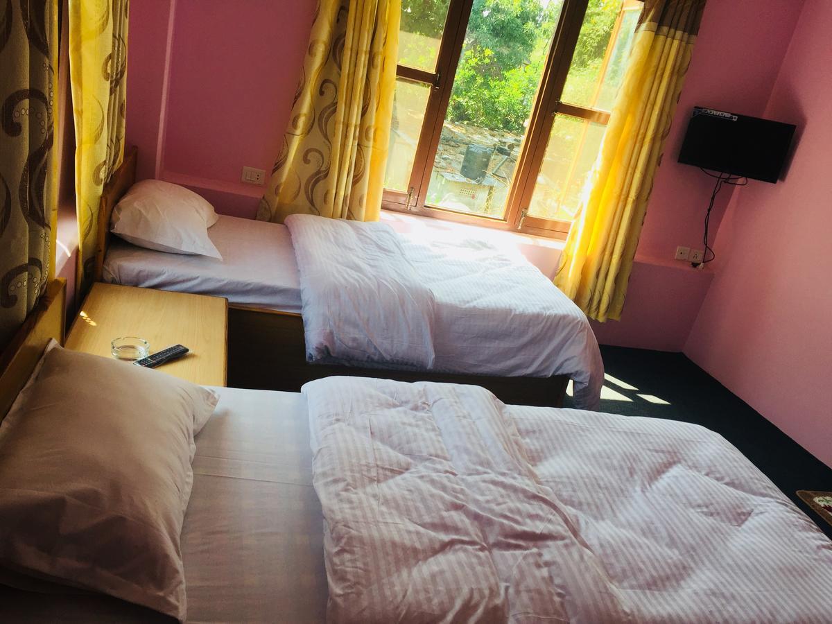 Obey Guest House Pokhara Esterno foto
