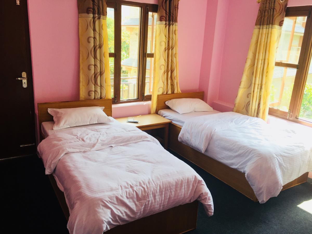 Obey Guest House Pokhara Esterno foto