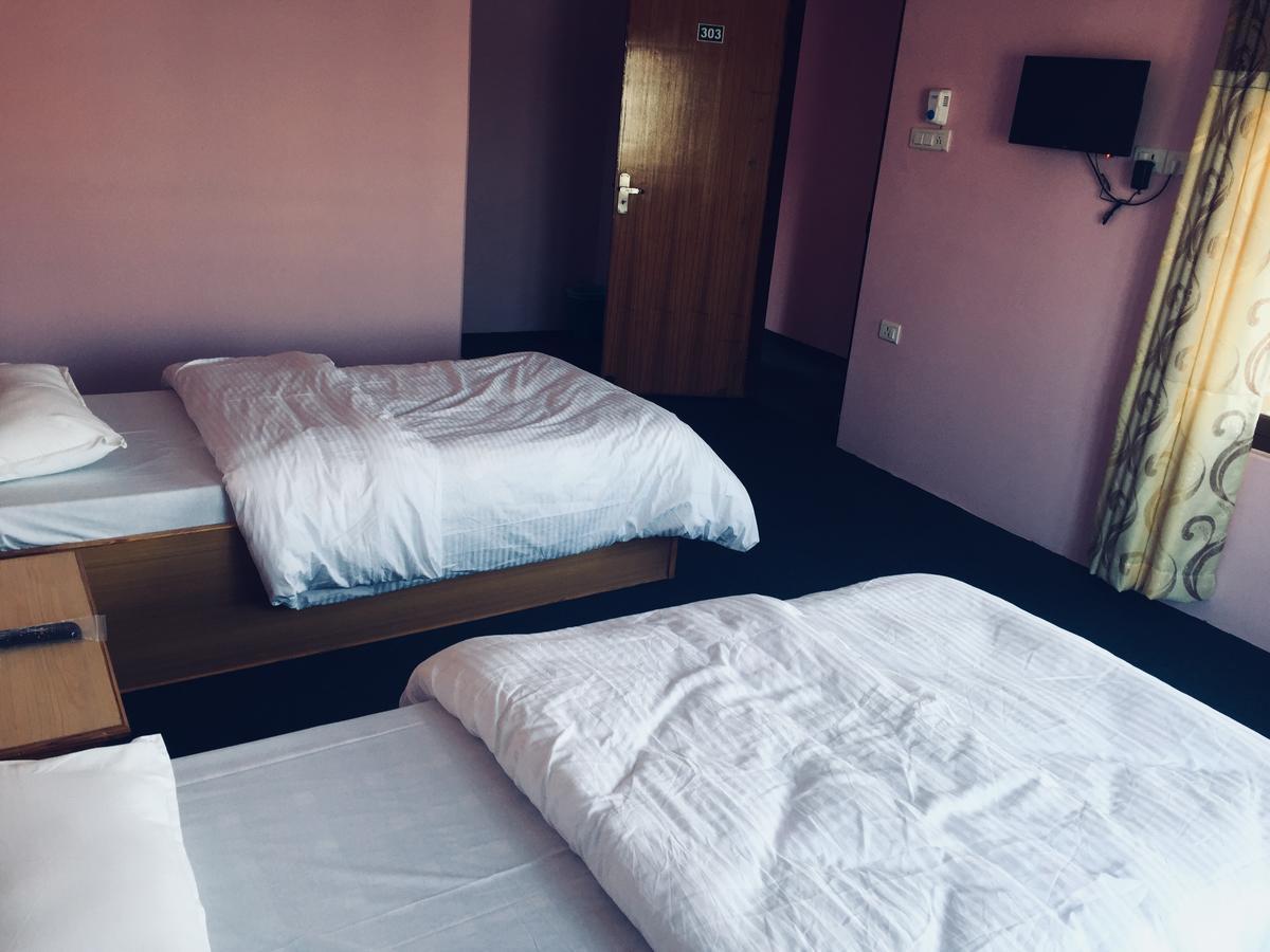 Obey Guest House Pokhara Esterno foto