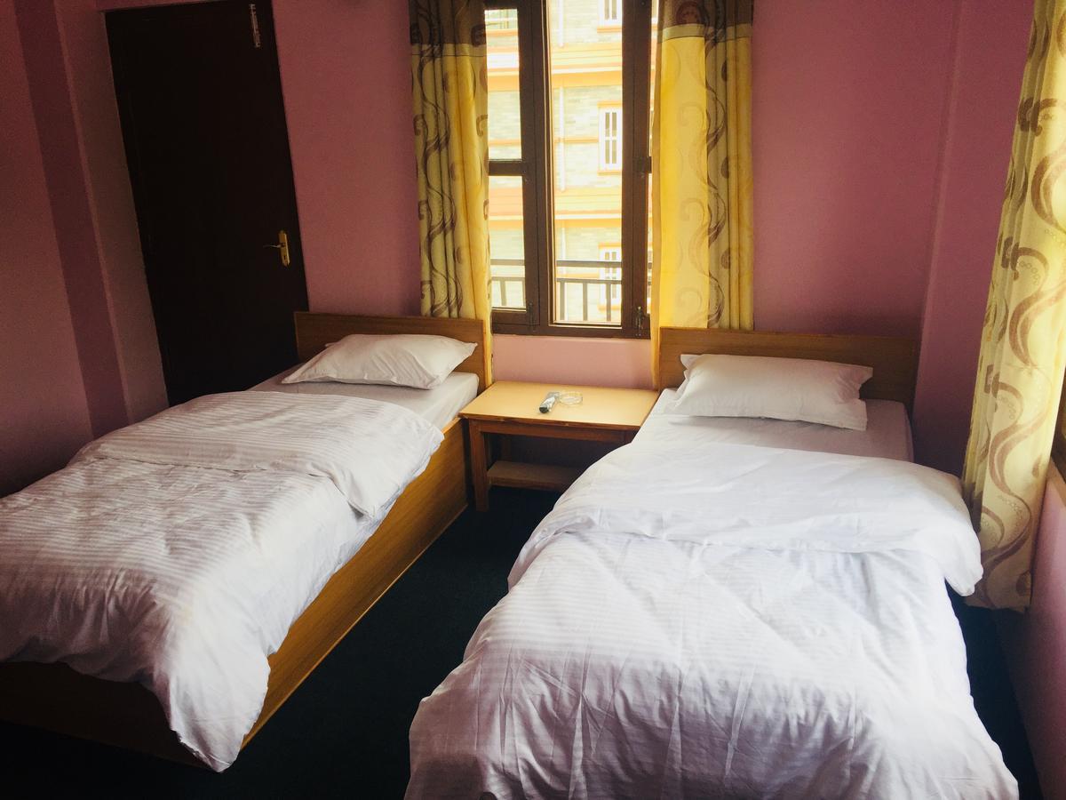 Obey Guest House Pokhara Esterno foto
