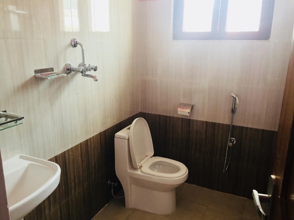 Obey Guest House Pokhara Esterno foto