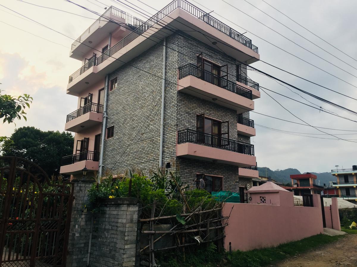 Obey Guest House Pokhara Esterno foto