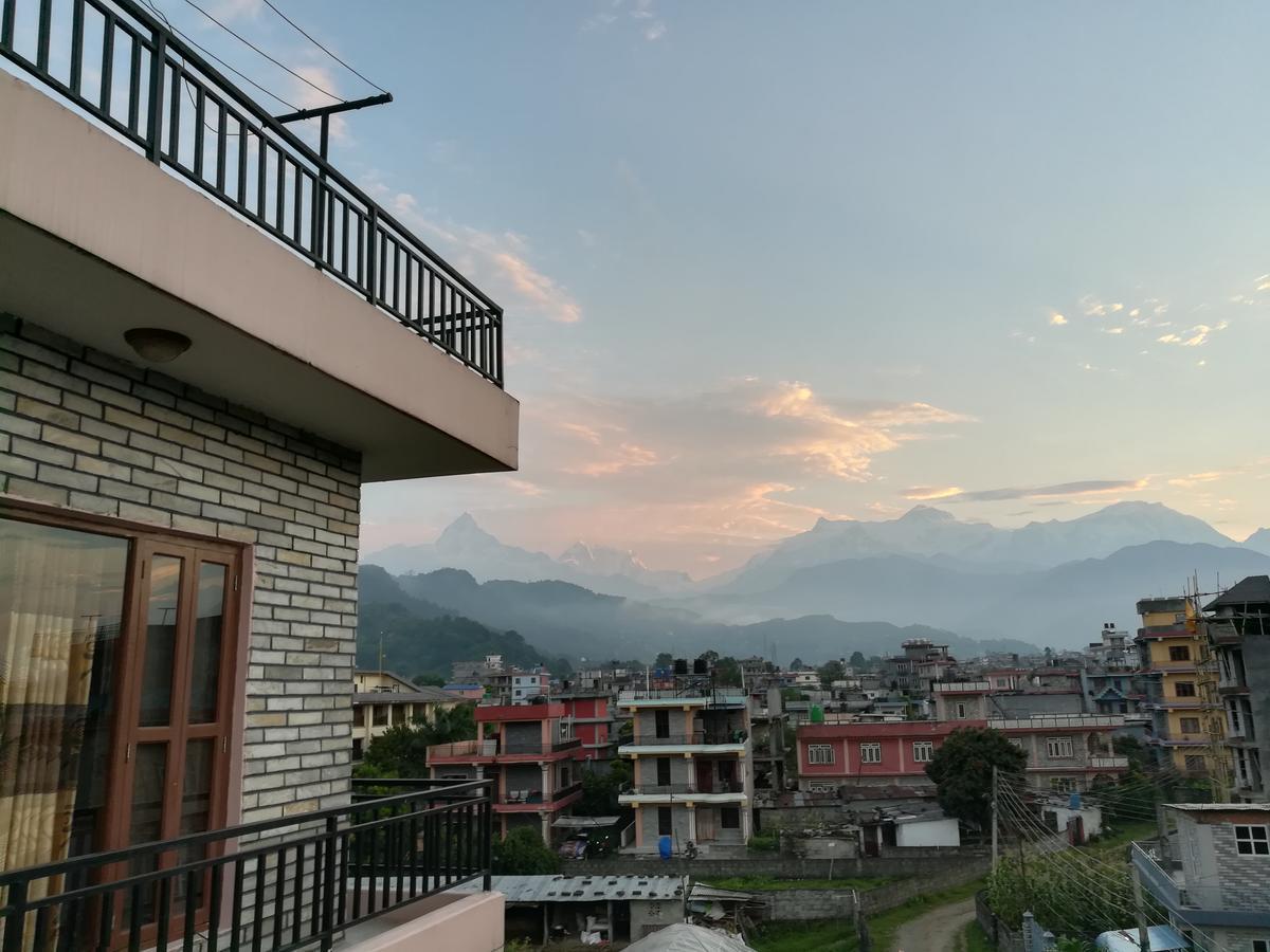 Obey Guest House Pokhara Esterno foto