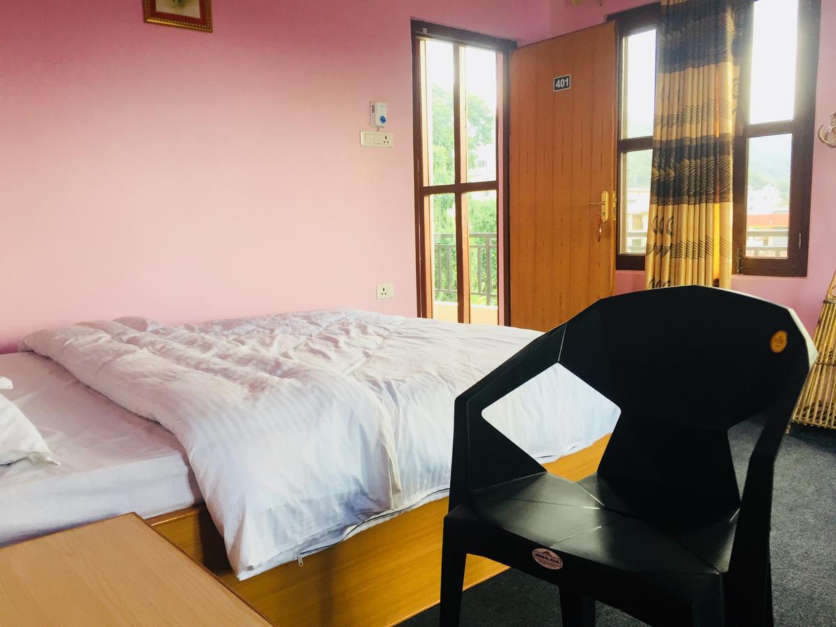 Obey Guest House Pokhara Esterno foto
