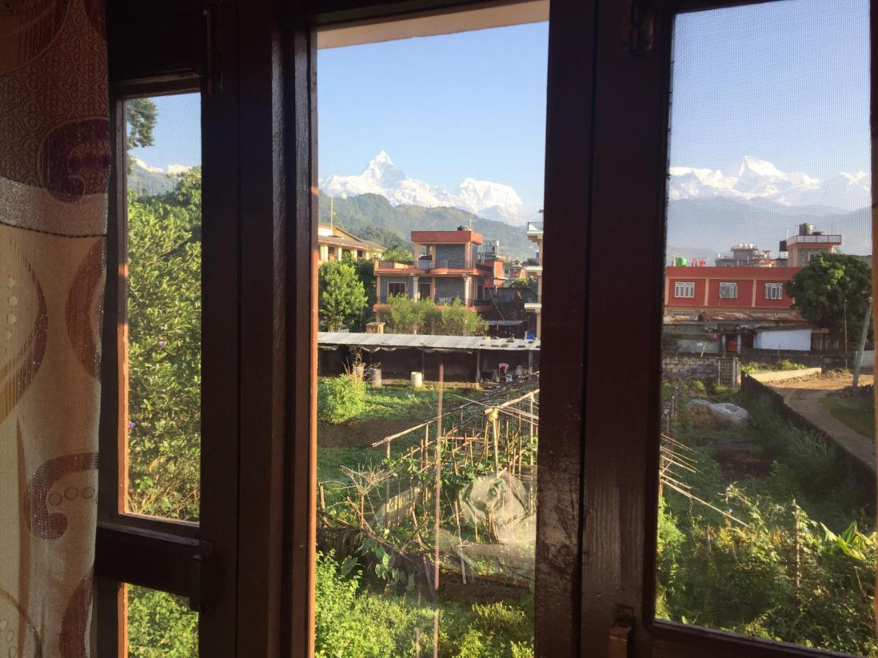 Obey Guest House Pokhara Esterno foto