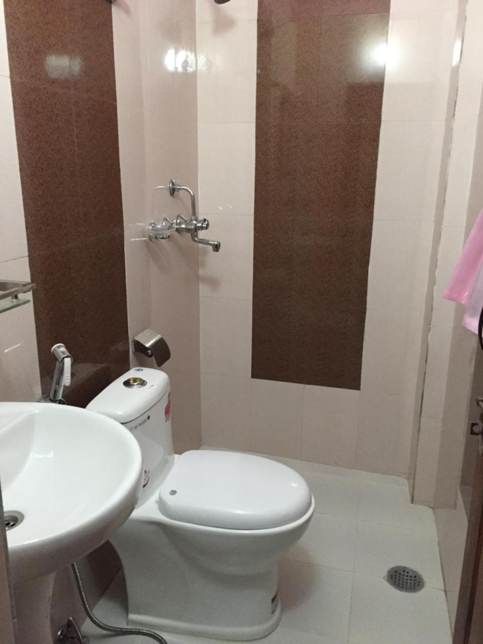 Obey Guest House Pokhara Esterno foto