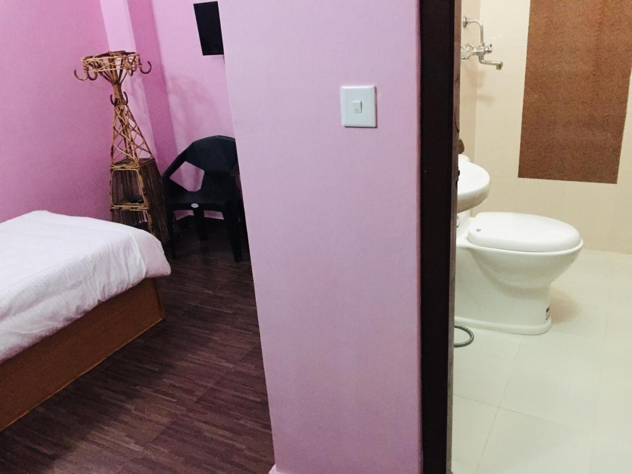 Obey Guest House Pokhara Esterno foto