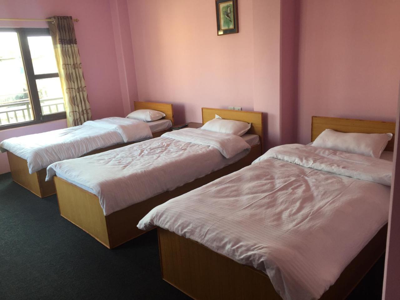Obey Guest House Pokhara Esterno foto
