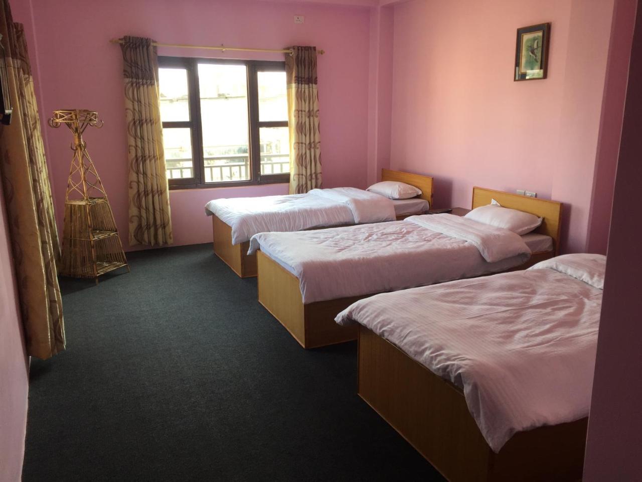 Obey Guest House Pokhara Esterno foto