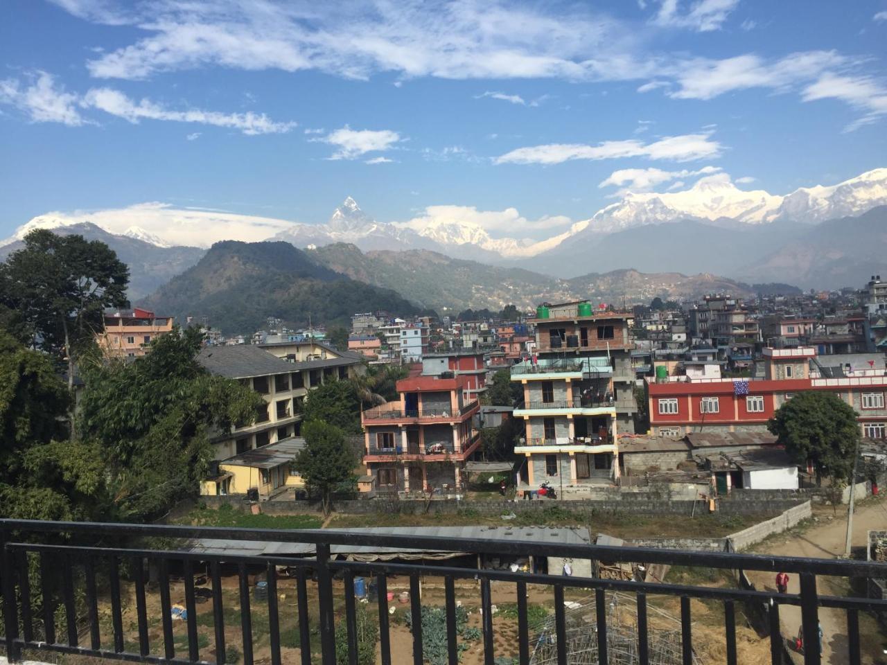 Obey Guest House Pokhara Esterno foto