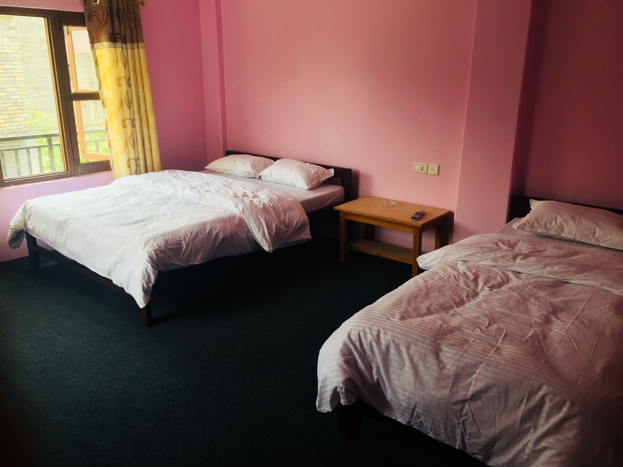 Obey Guest House Pokhara Esterno foto