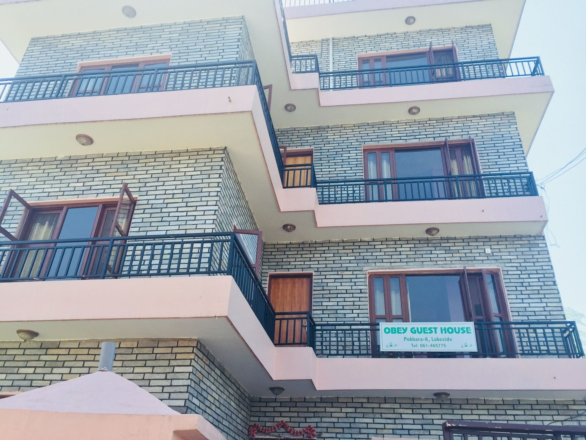 Obey Guest House Pokhara Esterno foto